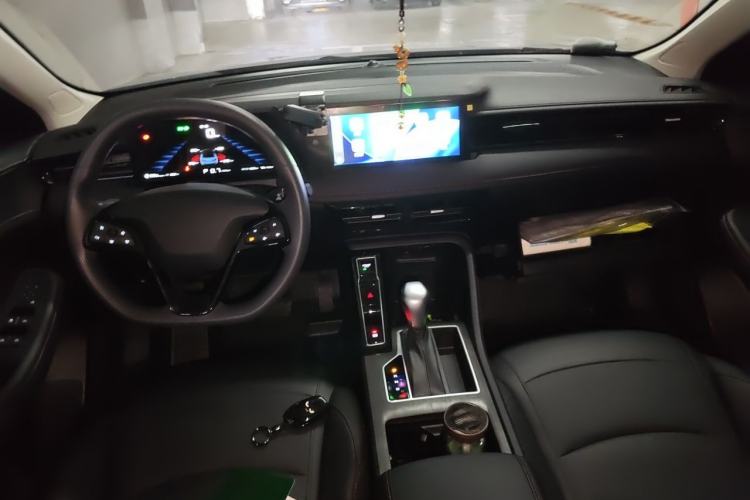 Used Roewe i5 2026 Model 1.5L CVT Luxury Version Center Console