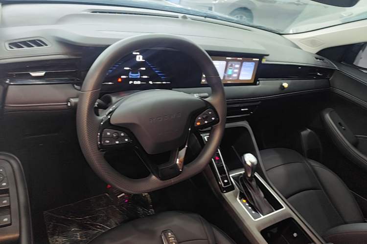 Used Roewe i5 2026 Model 1.5L CVT Luxury Version Center Console