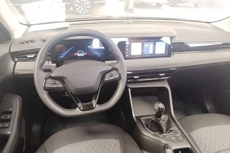 Used Roewe i5 2026 Model 1.5L Manual Comfort Version Center Console