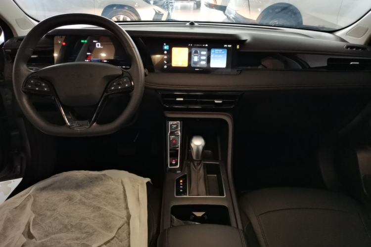 Used Roewe i5 2026 Model 1.5L CVT Luxury Version Center Console