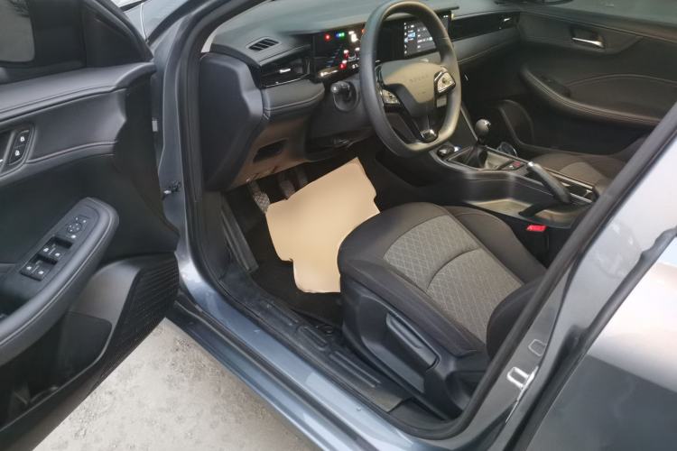 Used Roewe i5 2026 Model 1.5L Manual Comfort Version Driver Seat