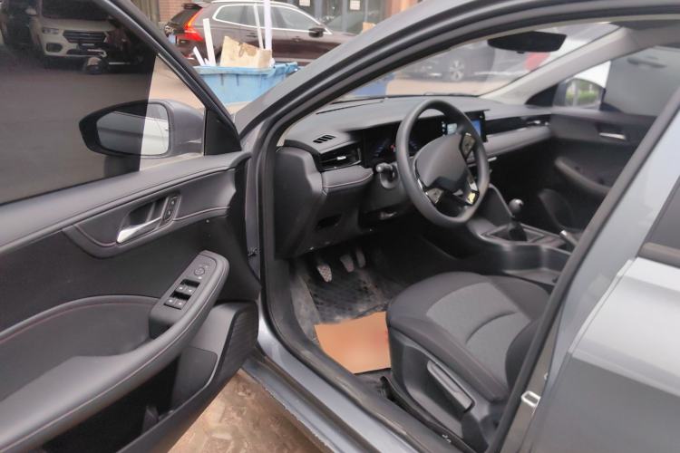 Used Roewe i5 2026 Model 1.5L Manual Comfort Version Driver Seat