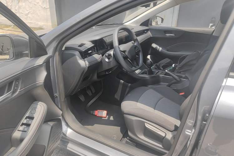 Used Roewe i5 2026 Model 1.5L Manual Comfort Version Driver Seat