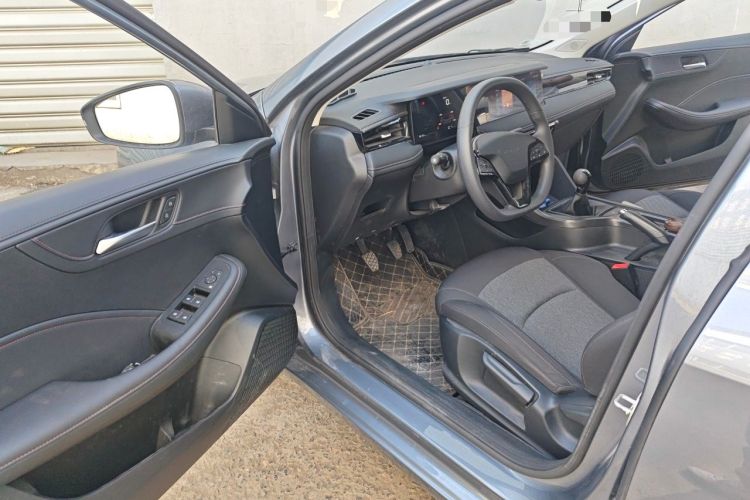 Used Roewe i5 2026 Model 1.5L Manual Comfort Version Driver Seat
