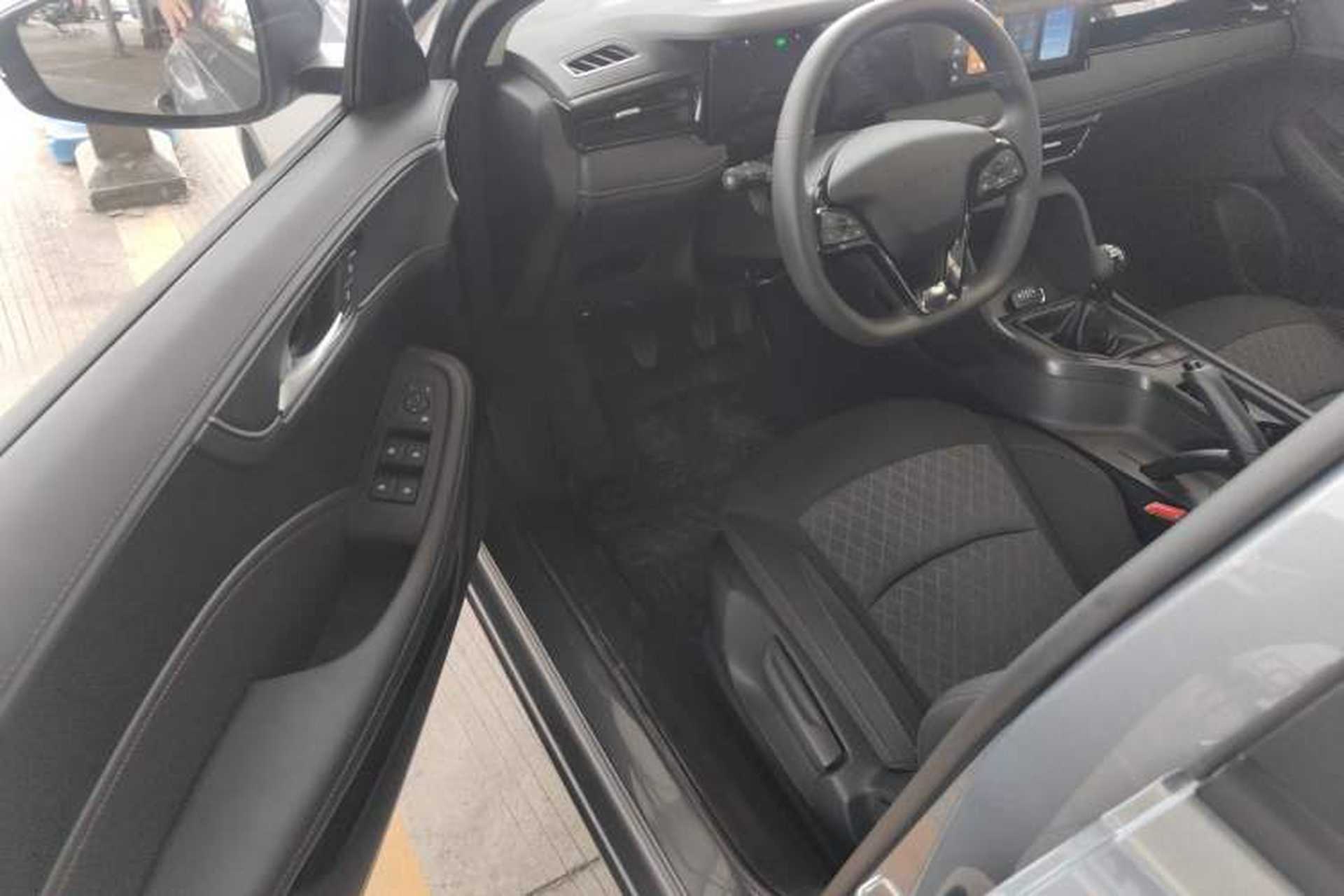 Used Roewe i5 2026 Model 1.5L Manual Comfort Version Driver Seat
