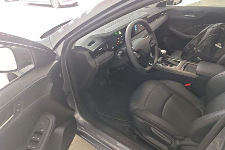 Used Roewe i5 2026 Model 1.5L CVT Luxury Version Driver Seat