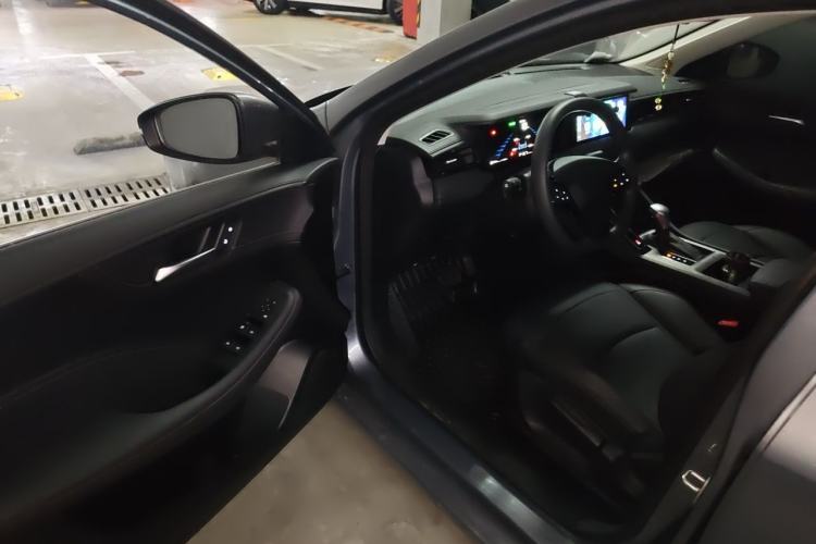 Used Roewe i5 2026 Model 1.5L CVT Luxury Version Driver Seat