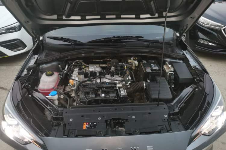 Used Roewe i5 2026 Model 1.5L Manual Comfort Version Engine Bay