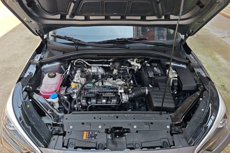 Used Roewe i5 2026 Model 1.5L CVT Luxury Version Engine Bay