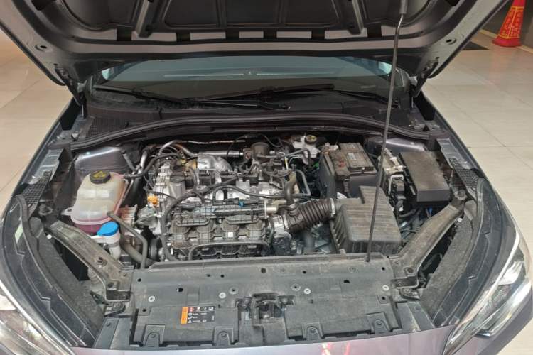 Used Roewe i5 2026 Model 1.5L CVT Prestige Version Engine Bay