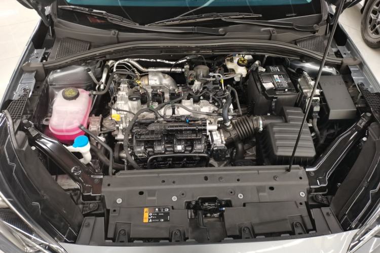 Used Roewe i5 2026 Model 1.5L CVT Luxury Version Engine Bay