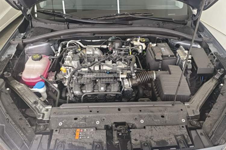 Used Roewe i5 2026 Model 1.5L CVT Luxury Version Engine Bay