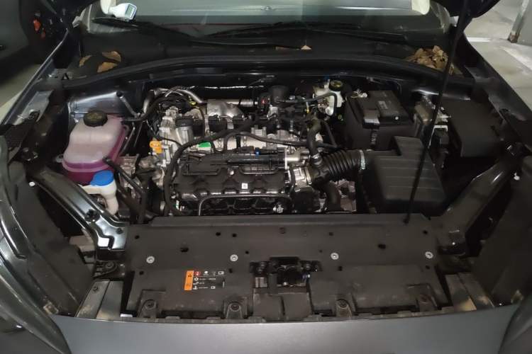 Used Roewe i5 2026 Model 1.5L CVT Luxury Version Engine Bay