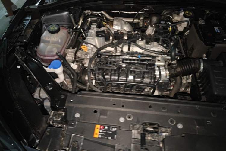 Used Roewe i5 2026 Model 1.5L Manual Comfort Version Engine Bay Right
