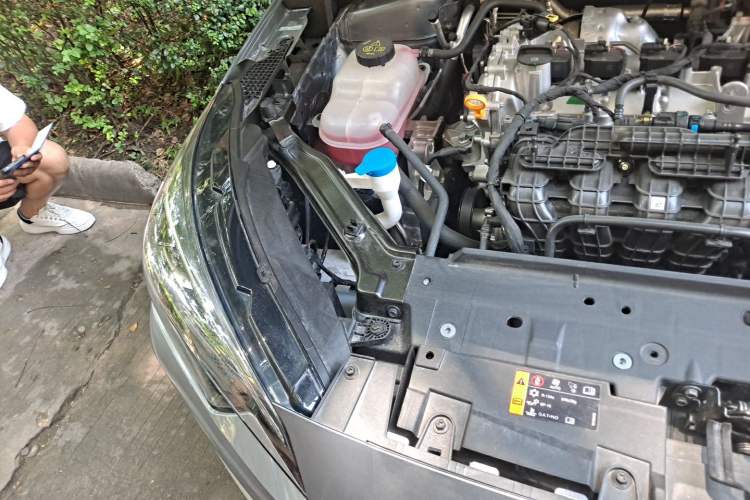 Used Roewe i5 2026 Model 1.5L Manual Comfort Version Engine Bay Right