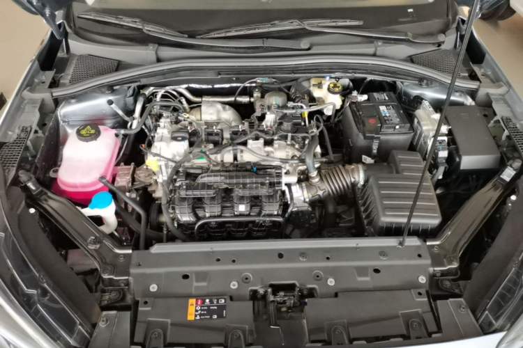 Used Roewe i5 2026 Model 1.5L CVT Luxury Version Engine Bay