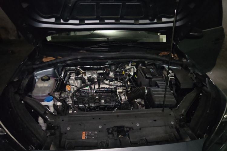 Used Roewe i5 2026 Model 1.5L CVT Luxury Version Engine Bay