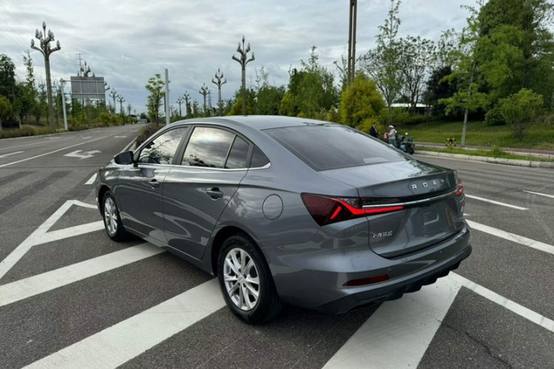 Used Roewe i5 2026 Model 1.5L CVT Luxury Version Exterior 1