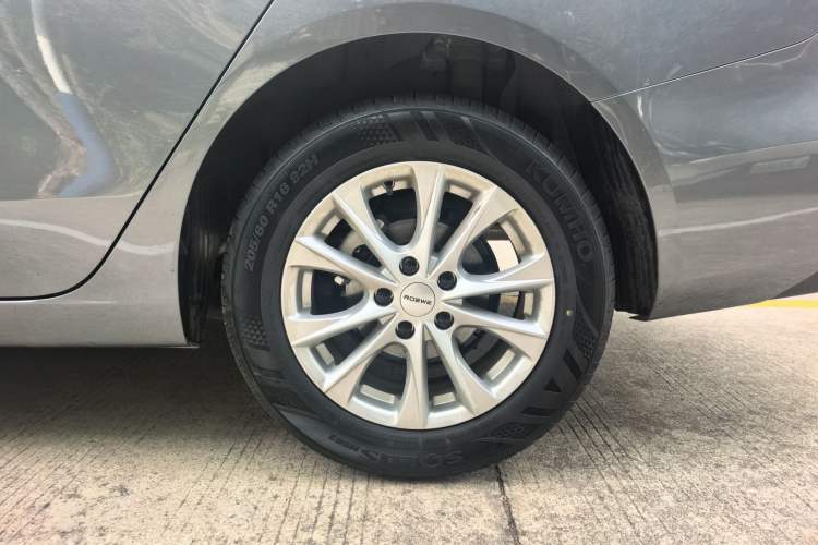Used Roewe i5 2026 Model 1.5L Manual Comfort Version Exterior 2