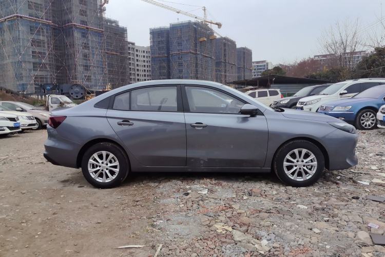 Used Roewe i5 2026 Model 1.5L Manual Comfort Version Exterior 2
