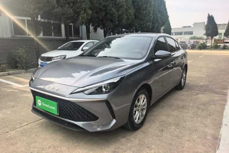 Used Roewe i5 2026 Model 1.5L Manual Comfort Version Exterior 3