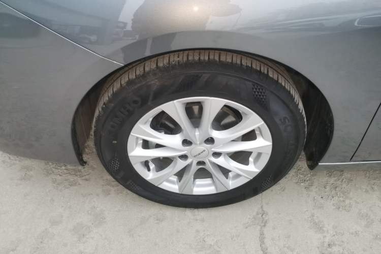 Used Roewe i5 2026 Model 1.5L Manual Comfort Version Exterior 4