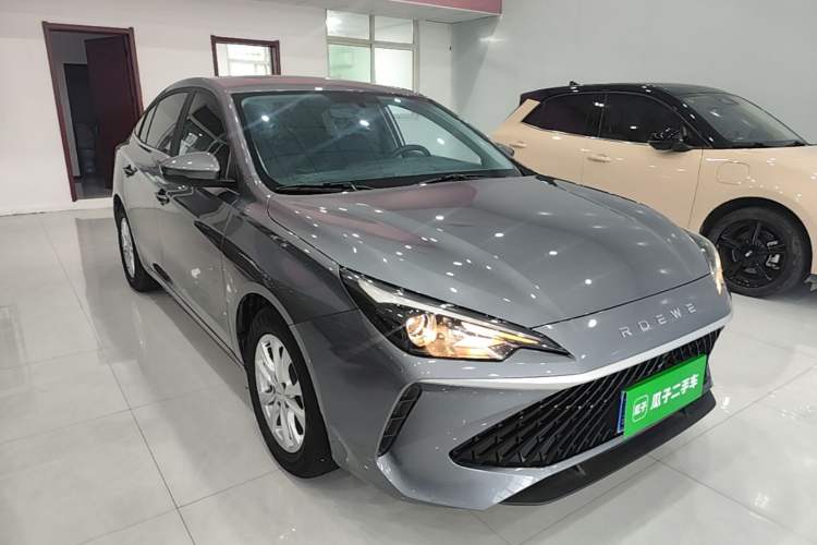 Used Roewe i5 2026 Model 1.5L CVT Luxury Version Front Right 45 Deg