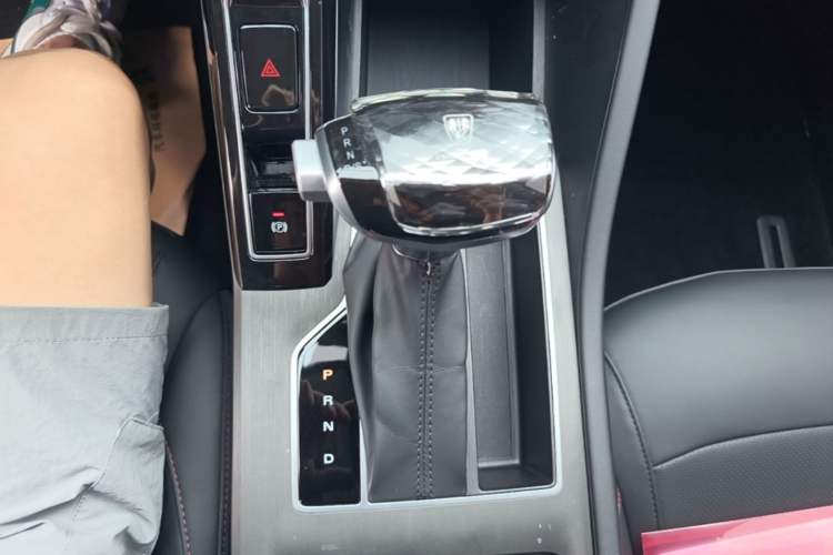 Used Roewe i5 2026 Model 1.5L CVT Executive Version Gear Lever
