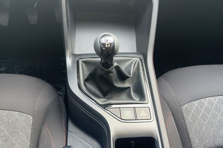 Used Roewe i5 2026 Model 1.5L Manual Comfort Version Gear Lever