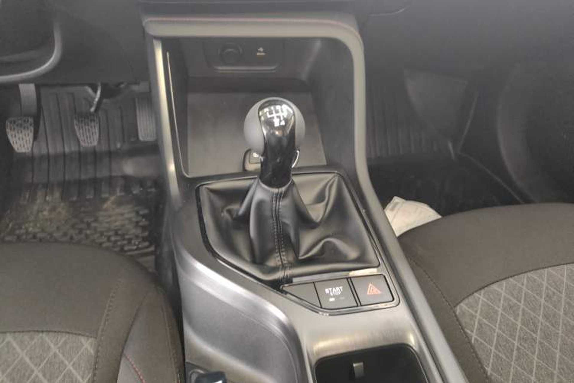 Used Roewe i5 2026 Model 1.5L Manual Comfort Version Gear Lever