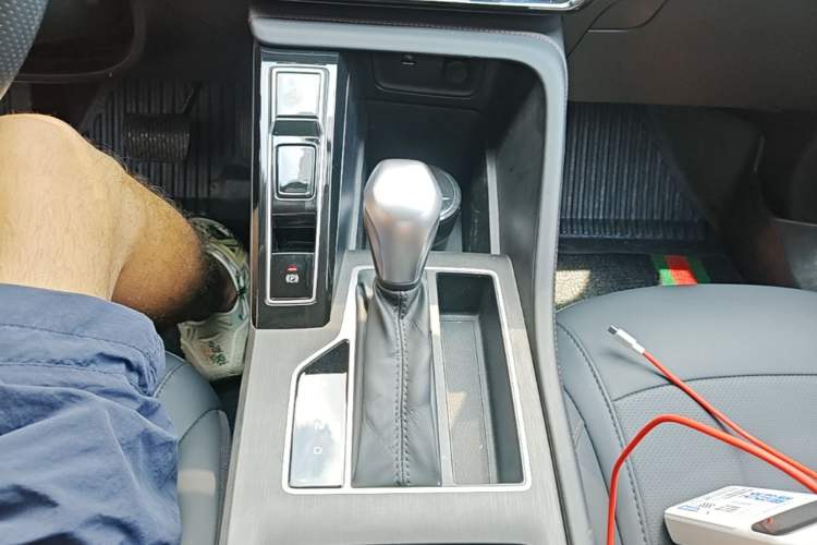 Used Roewe i5 2026 Model 1.5L CVT Luxury Version Gear Lever