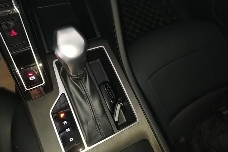 Used Roewe i5 2026 Model 1.5L CVT Luxury Version Gear Lever