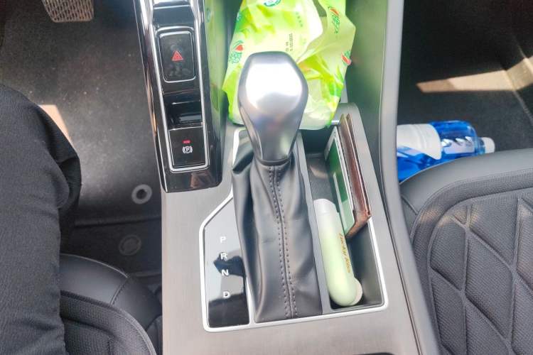 Used Roewe i5 2026 Model 1.5L CVT Executive Version Gear Lever