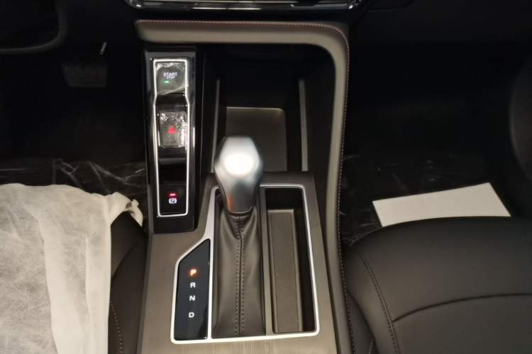 Used Roewe i5 2026 Model 1.5L CVT Luxury Version Gear Lever