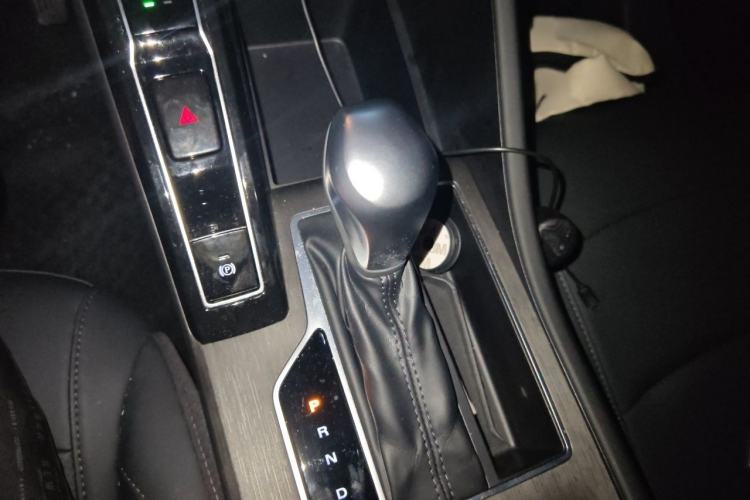 Used Roewe i5 2026 Model 1.5L CVT Luxury Version Gear Lever