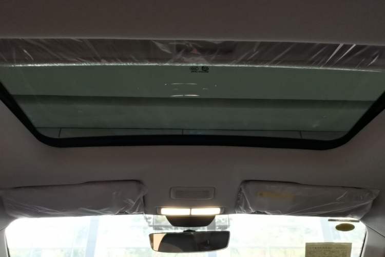 Used Roewe i5 2026 Model 1.5L CVT Luxury Version Headliner