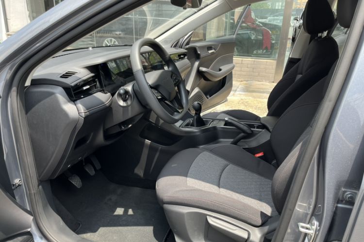 Used Roewe i5 2026 Model 1.5L Manual Comfort Version Interior 1