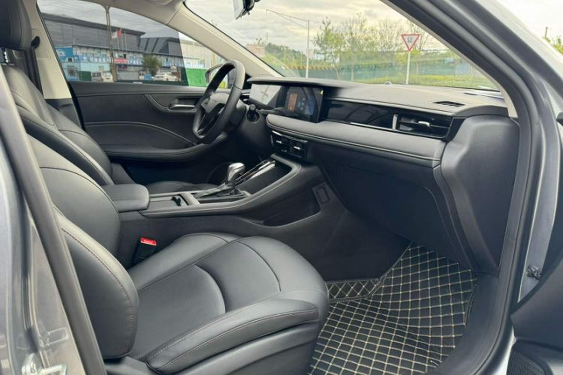 Used Roewe i5 2026 Model 1.5L CVT Luxury Version Interior 2