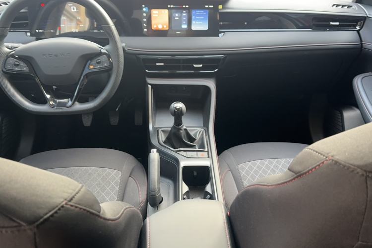 Used Roewe i5 2026 Model 1.5L Manual Comfort Version Interior 3