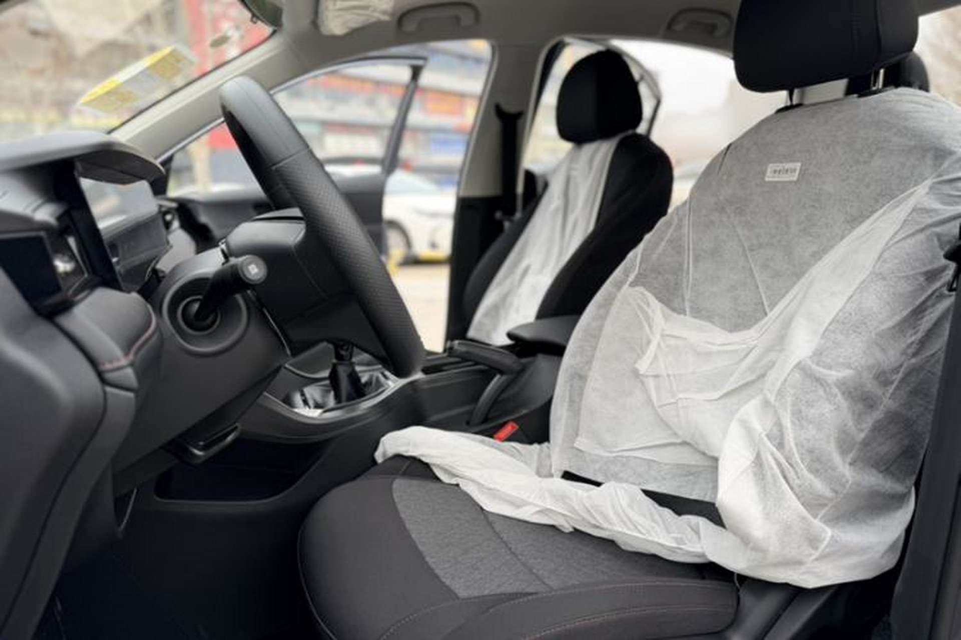Used Roewe i5 2026 Model 1.5L Manual Comfort Version Interior 3