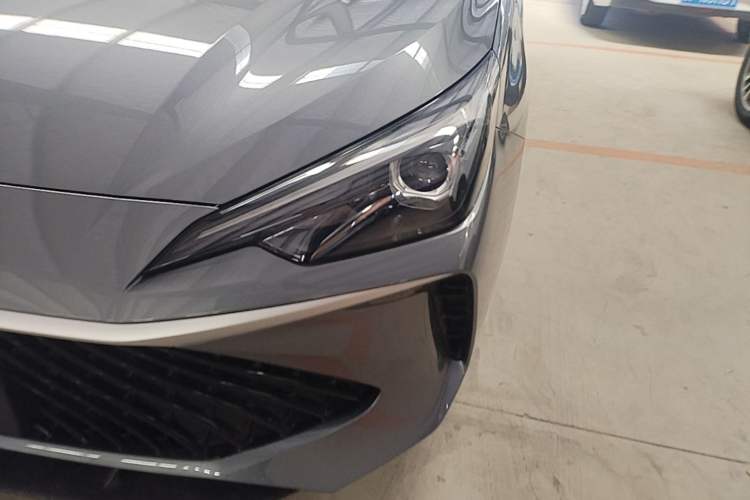 Used Roewe i5 2026 Model 1.5L Manual Comfort Version Left Front Headlight