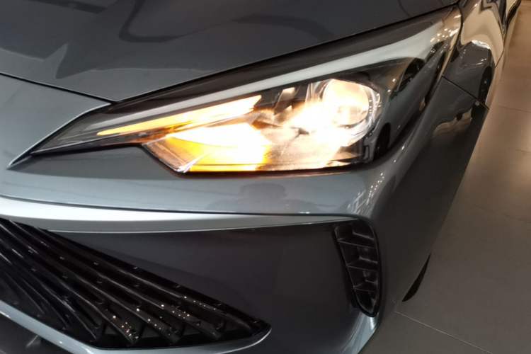 Used Roewe i5 2026 Model 1.5L CVT Luxury Version Left Front Headlight