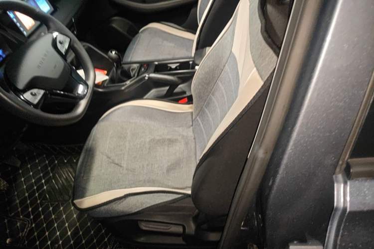 Used Roewe i5 2026 Model 1.5L Manual Comfort Version Left Front Seat
