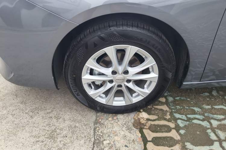 Used Roewe i5 2026 Model 1.5L CVT Executive Version Left Front Wheel Hub