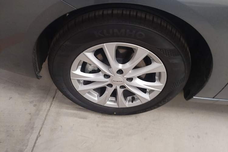 Used Roewe i5 2026 Model 1.5L Manual Comfort Version Left Front Wheel Hub