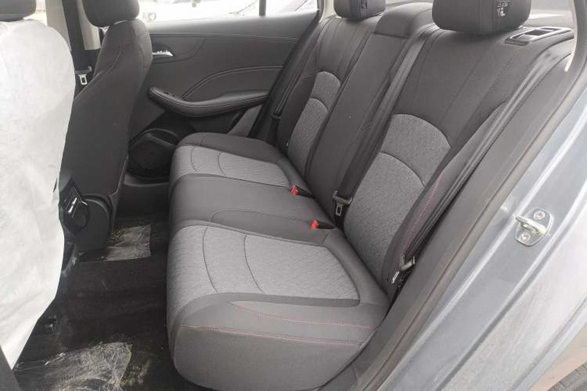 Used Roewe i5 2026 Model 1.5L Manual Comfort Version Left Rear Seat