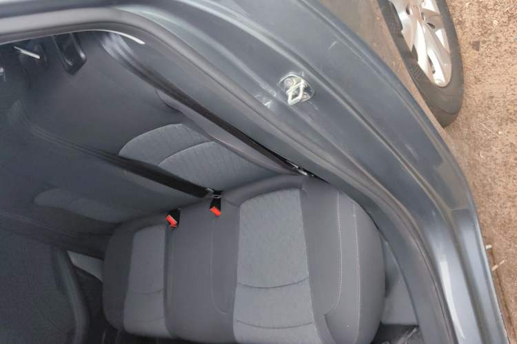 Used Roewe i5 2026 Model 1.5L Manual Comfort Version Left Rear Seat