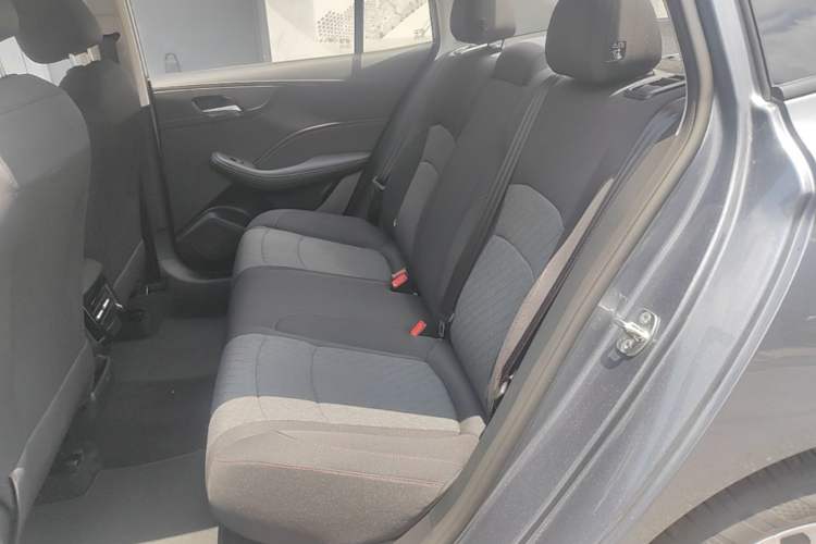 Used Roewe i5 2026 Model 1.5L Manual Comfort Version Left Rear Seat