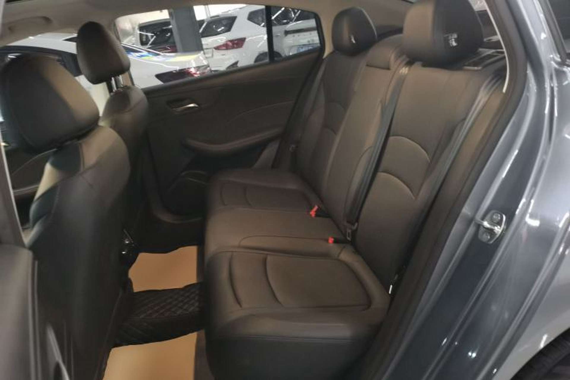 Used Roewe i5 2026 Model 1.5L CVT Luxury Version Left Rear Seat