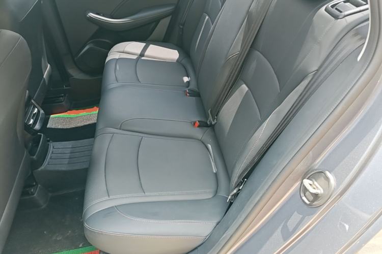 Used Roewe i5 2026 Model 1.5L CVT Luxury Version Left Rear Seat